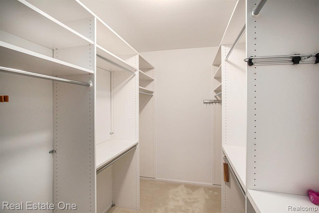 36508 Valley Ridge Drive Farmington Hills, MI 48331 - Photo 18 of 29
