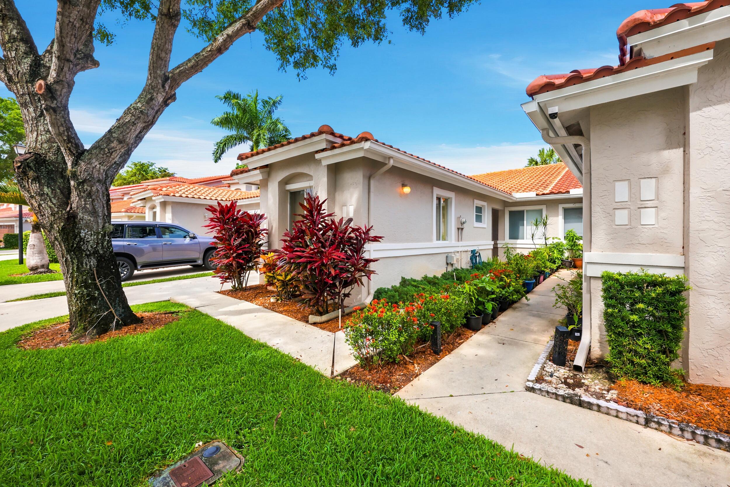 10432 Lake Vista Circle Boca Raton, FL 33498 - Photo 3 of 40 4_10432_lake_vista_cir_boca_raton_fl_334