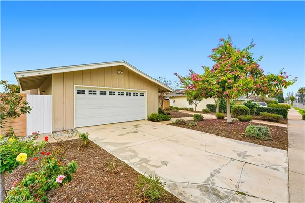 $4,400 | 1056 North Shaffer Street, Orange, CA 92867
