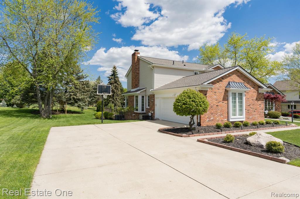 3460 Wedgewood Drive Rochester Hills, MI 48306 - Photo 2 of 47