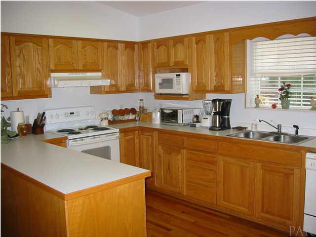 8116 Glenview Road Milton, FL 32583 - Photo 7 of 18 Gallery Image 7