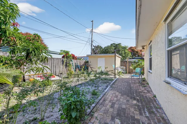 $425,000 | 831 30th Court, West Palm Beach, FL 33407