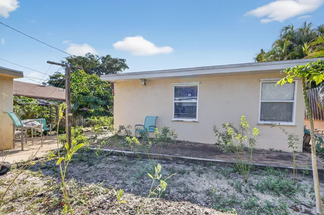 $425,000 | 831 30th Court, West Palm Beach, FL 33407