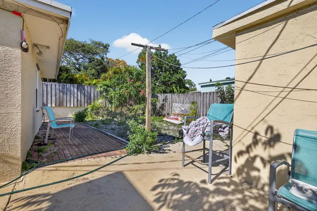 $425,000 | 831 30th Court, West Palm Beach, FL 33407