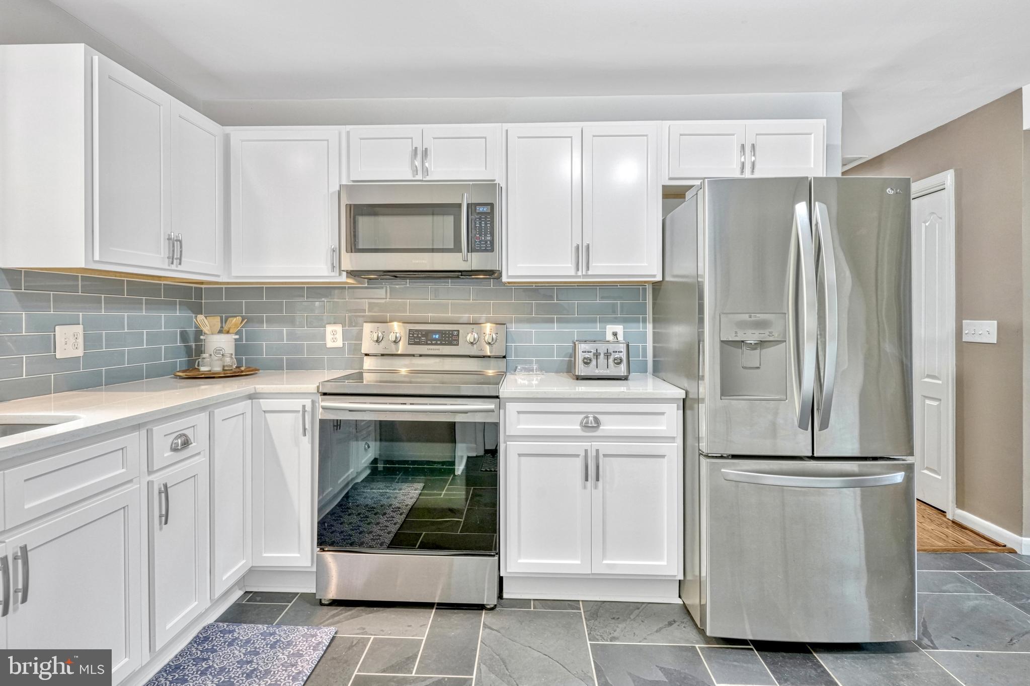 2637 Logmill Road Haymarket, VA 20169 - Photo 13 of 53 Kitchen newer cabinets