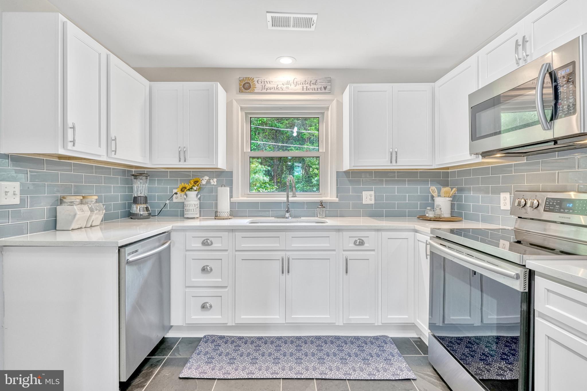 2637 Logmill Road Haymarket, VA 20169 - Photo 14 of 53 Kitchen newer countertops