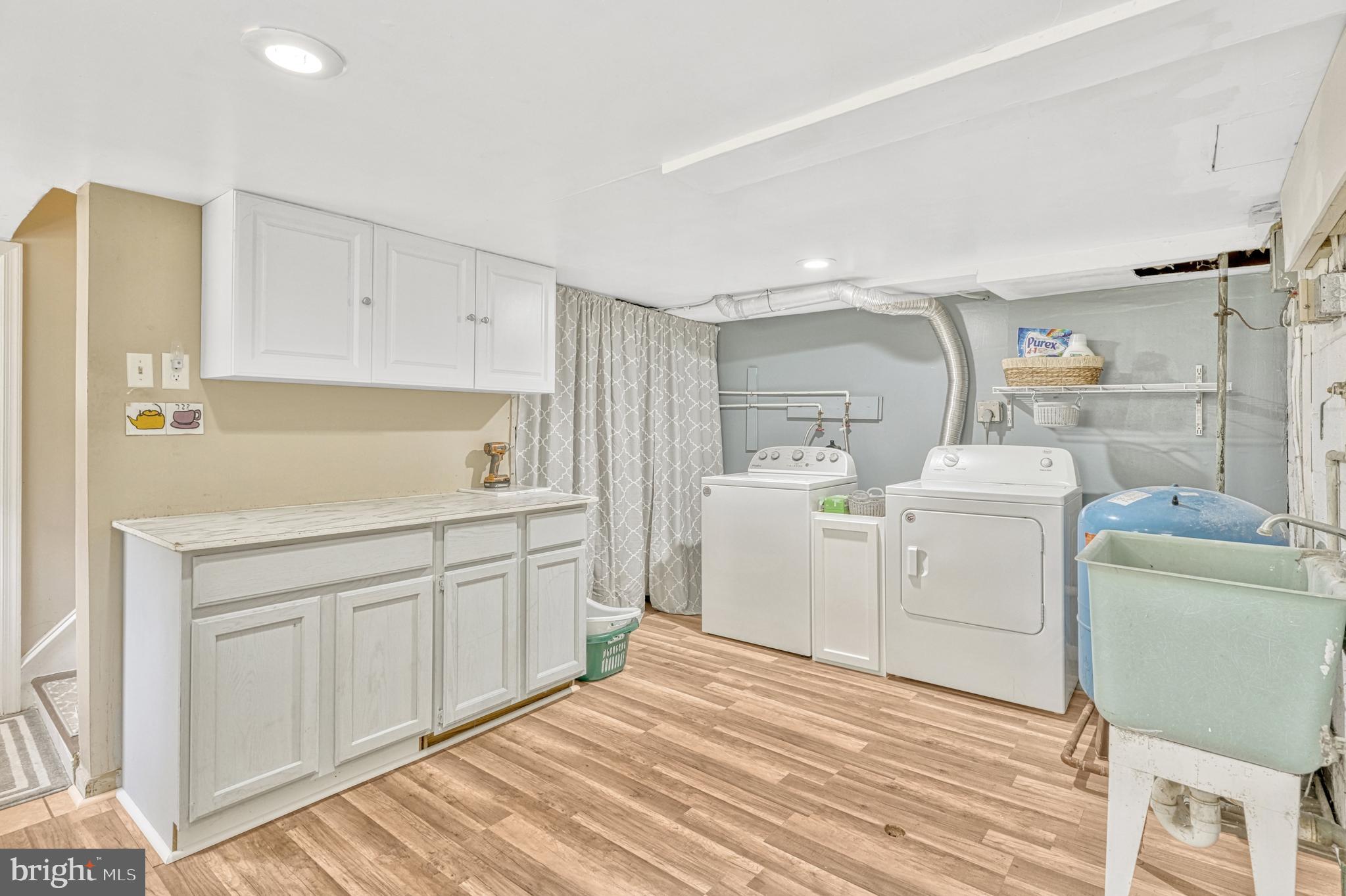 2637 Logmill Road Haymarket, VA 20169 - Photo 30 of 53 Lower-level laundry