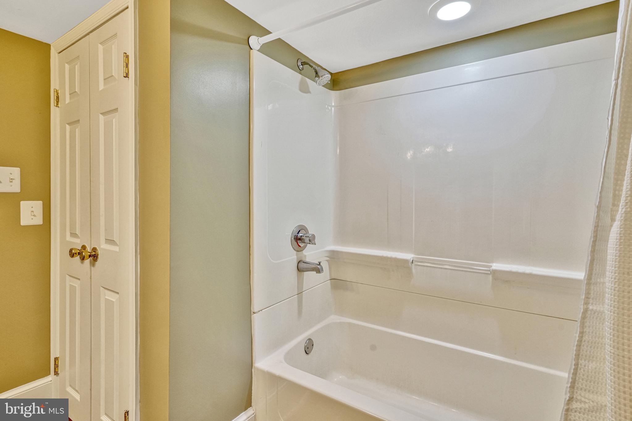 2637 Logmill Road Haymarket, VA 20169 - Photo 38 of 53 Lower-level Full Bath