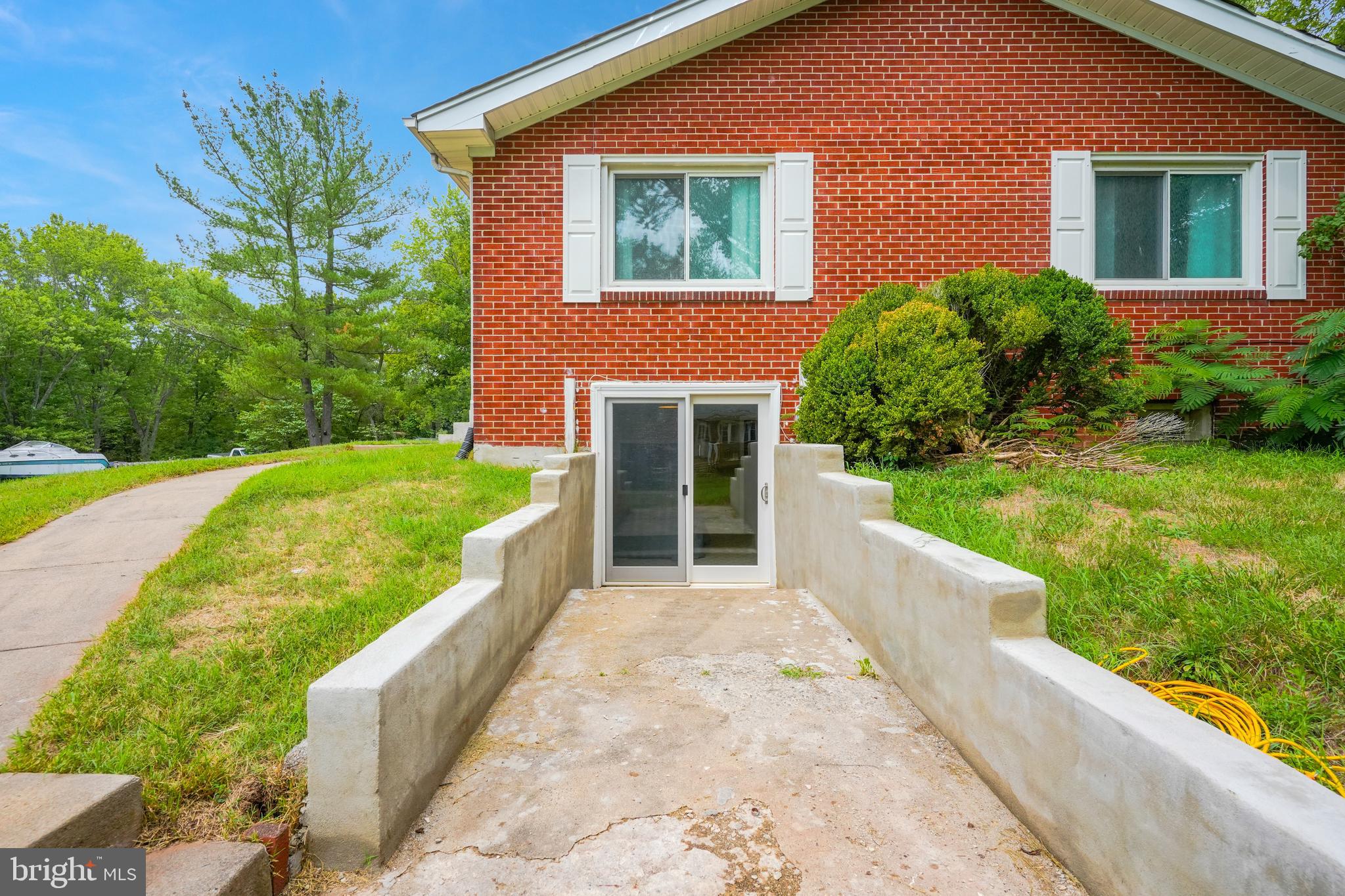 2637 Logmill Road Haymarket, VA 20169 - Photo 53 of 53 Side basement entrance
