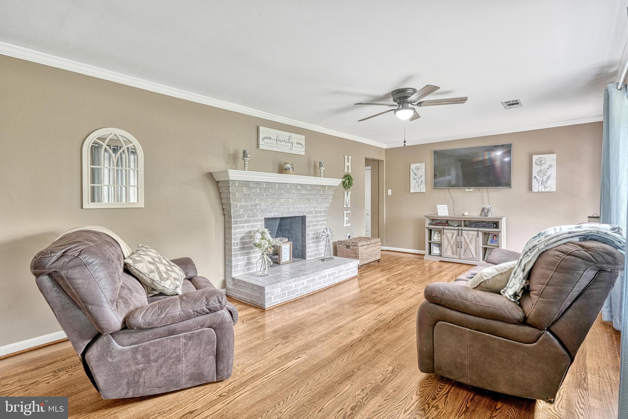 2637 Logmill Road Haymarket, VA 20169 - Photo 6 of 53 Living room