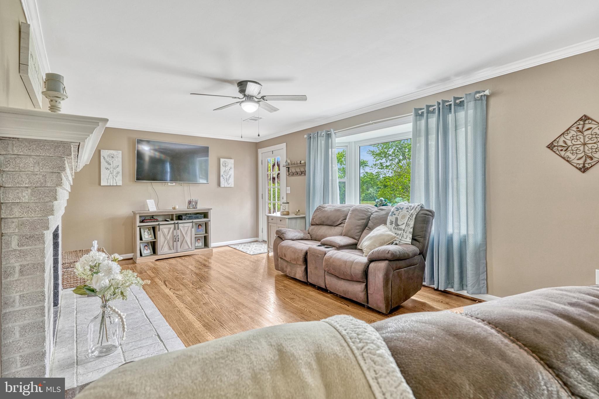 2637 Logmill Road Haymarket, VA 20169 - Photo 7 of 53 Living room w large picture window