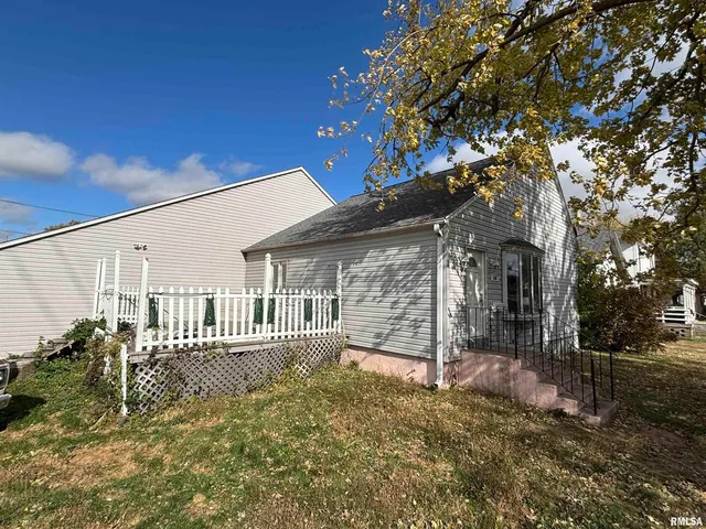 a view of a house with a large tree