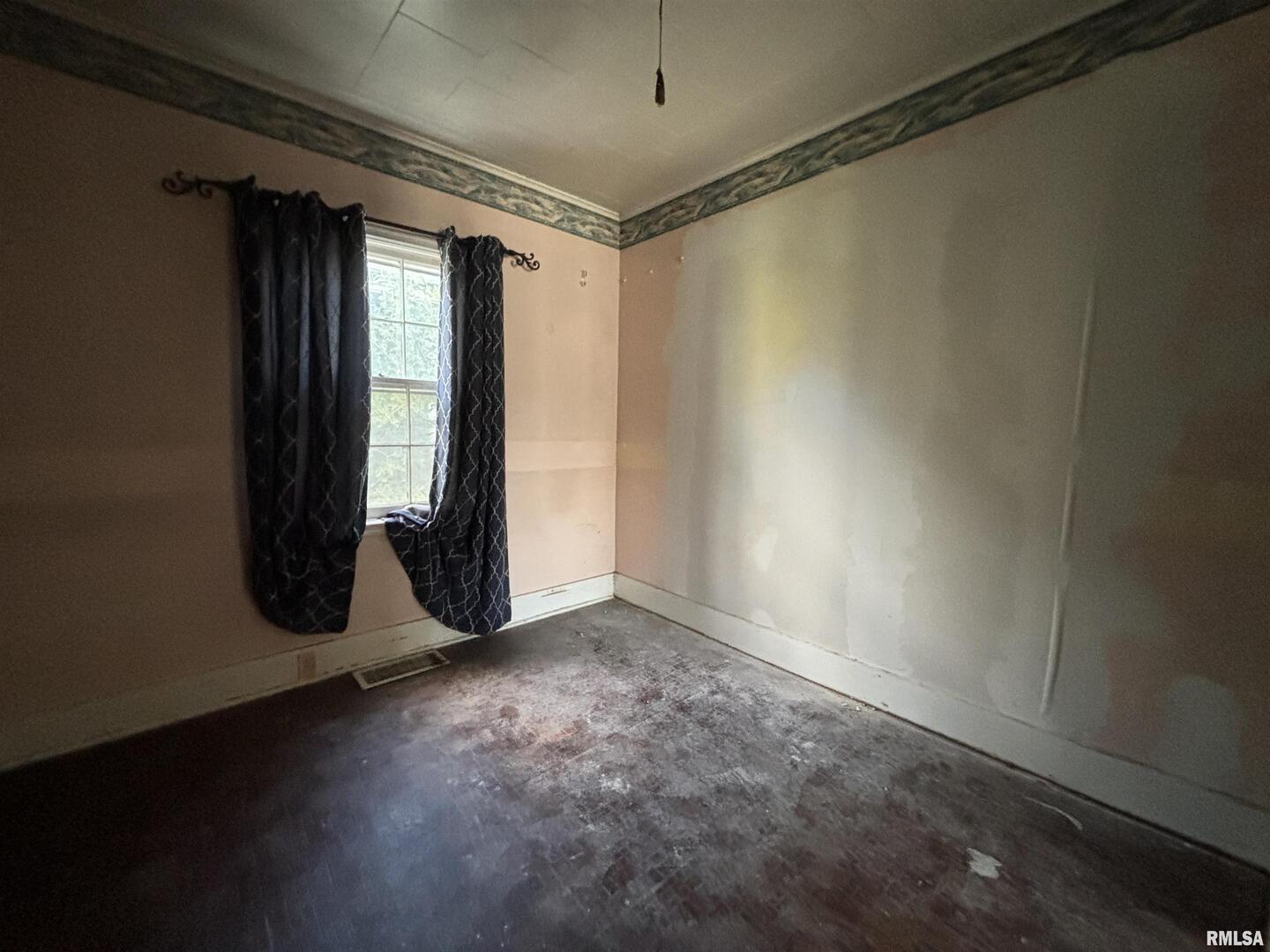 560 South 4th Street Clinton, IA 52732 - Photo 8 of 14