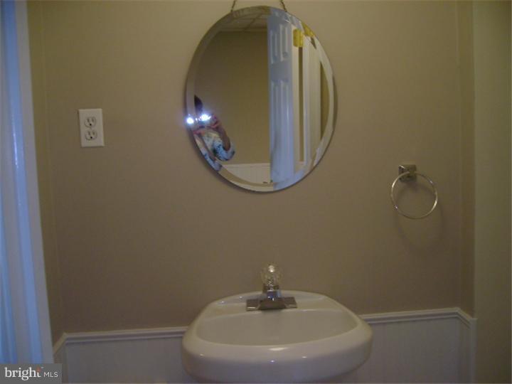 357 Holmes Road Holmes, PA 19043 - Photo 15 of 19 Bathroom