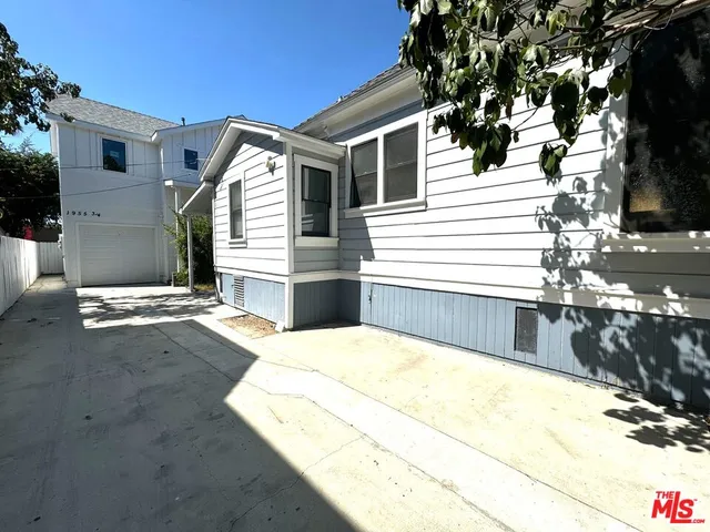 $1,529,000 | 1955 Bonsallo Avenue, Los Angeles, CA 90007