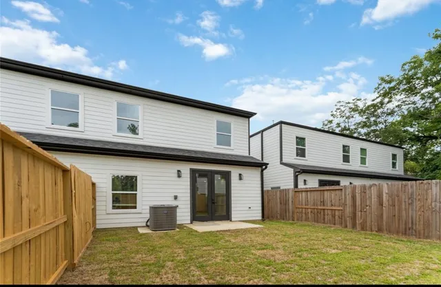 $2,350 | 4121 Shelby Circle, Unit B, Houston, TX 77051