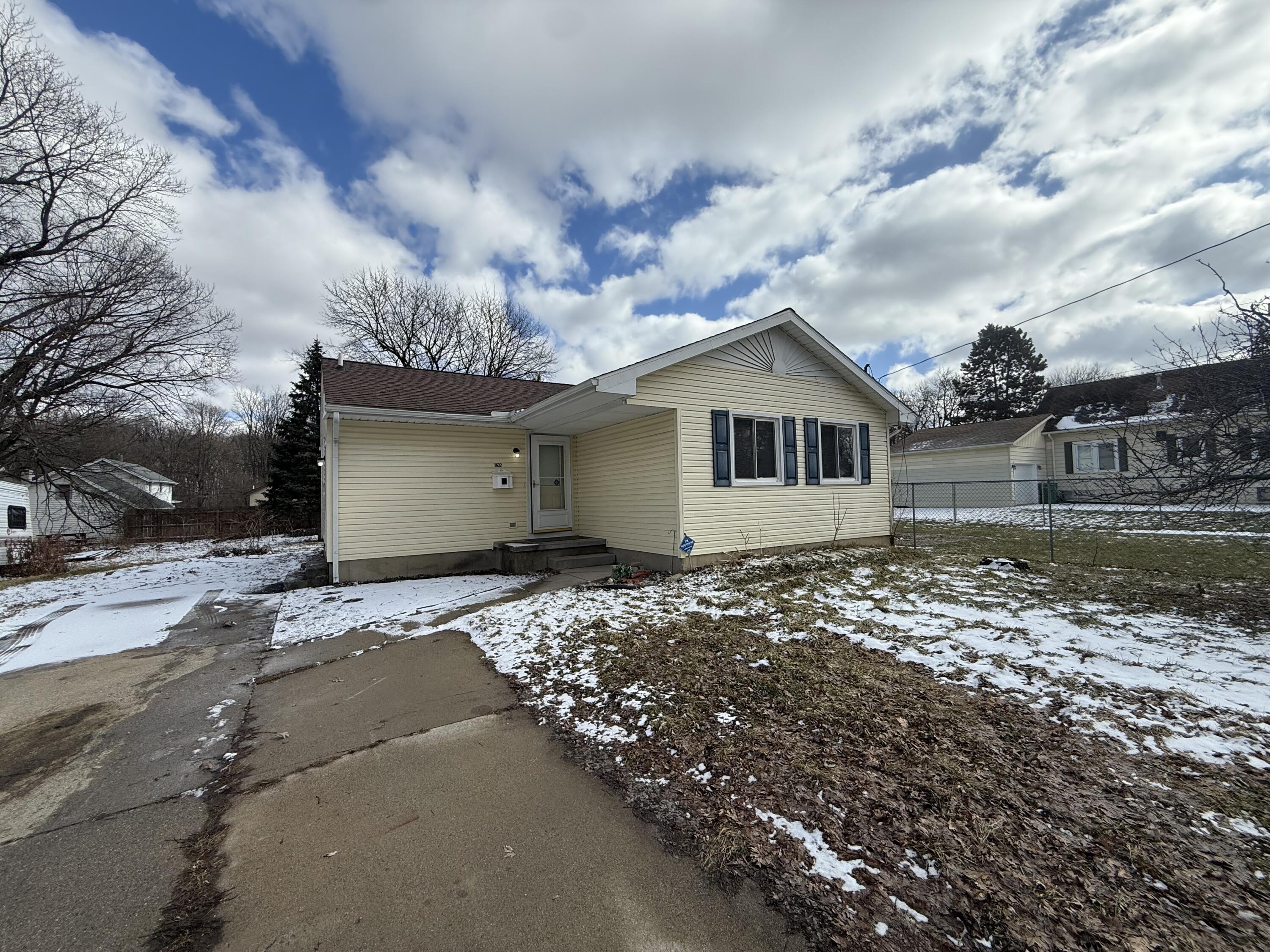 1632 Ohio Avenue Lansing, MI 48906 - Photo 1 of 31 IMG_7295