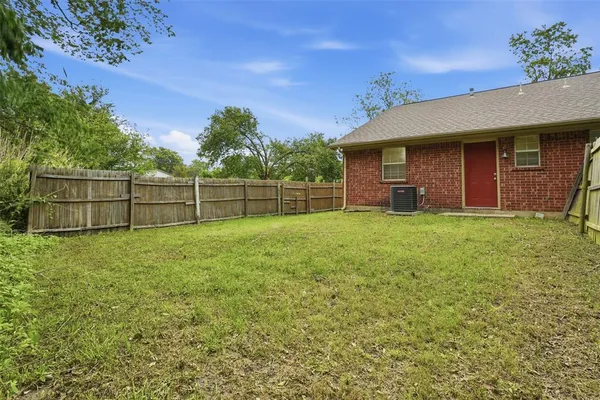 $1,225 | 106 Shaw Street, Unit 106, Tom Bean, TX 75491