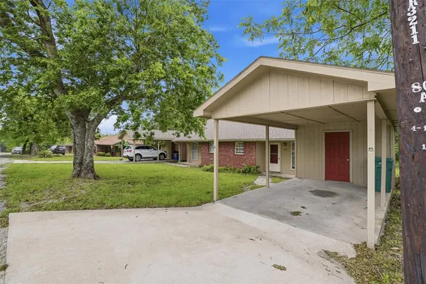 $1,225 | 106 Shaw Street, Unit 106, Tom Bean, TX 75491