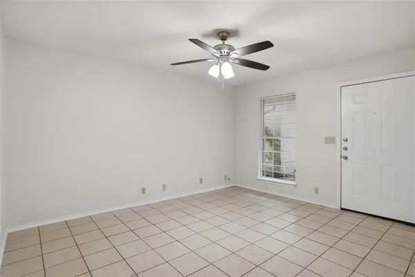 $1,225 | 106 Shaw Street, Unit 106, Tom Bean, TX 75491