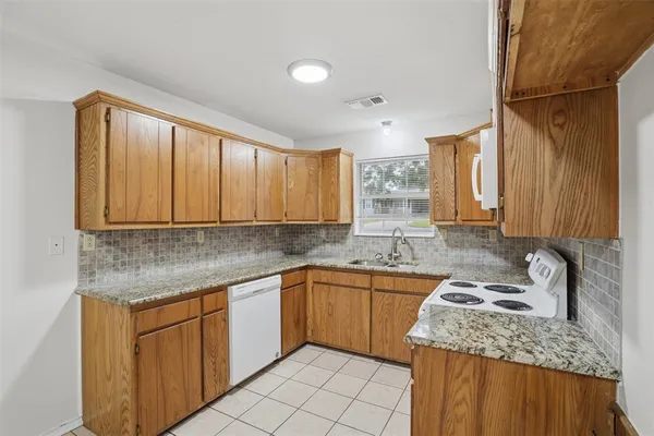 $1,225 | 106 Shaw Street, Unit 106, Tom Bean, TX 75491