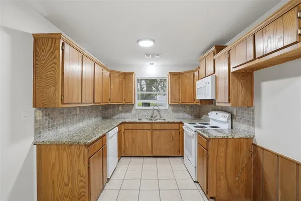 $1,225 | 106 Shaw Street, Unit 106, Tom Bean, TX 75491