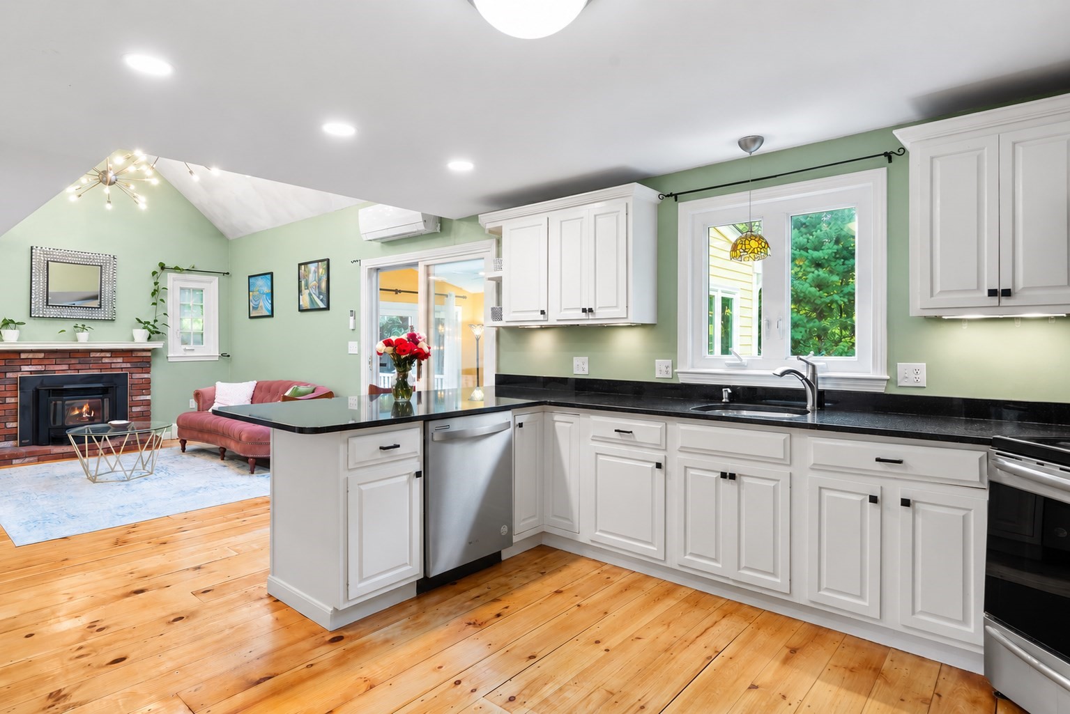 392 Old Farm Road Franklin, MA 02038 - Photo 7 of 25 Gallery Image 7