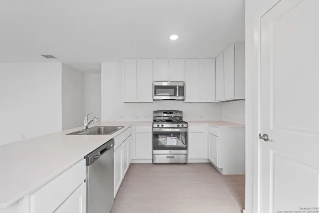 $1,600 | 1334 Neria Loop, San Antonio, TX 78224