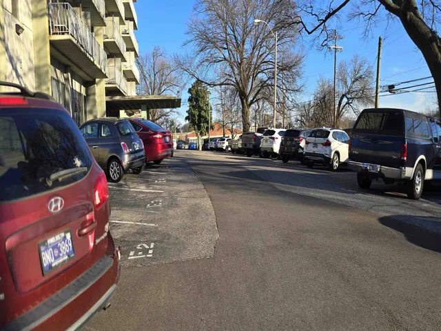 $1,200 | 1271 Poplar Avenue, Unit 911, Memphis, TN 38104