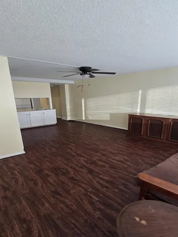 $1,200 | 1271 Poplar Avenue, Unit 911, Memphis, TN 38104