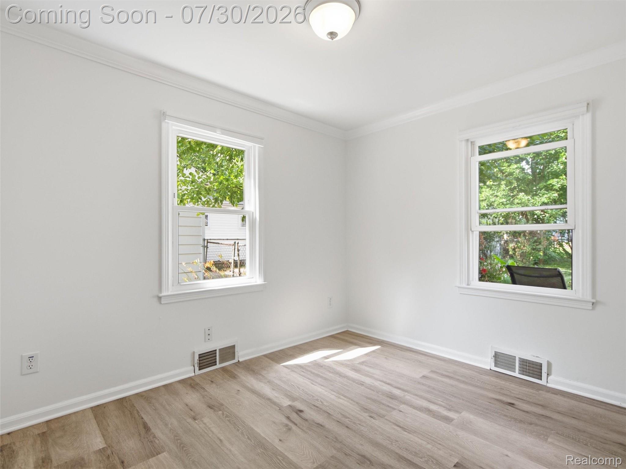 561 Stratford Road Ferndale, MI 48220 - Photo 10 of 21 17-DSC04836.jpg