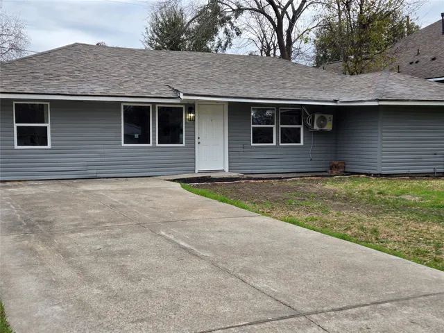 a view of a house with a backyard