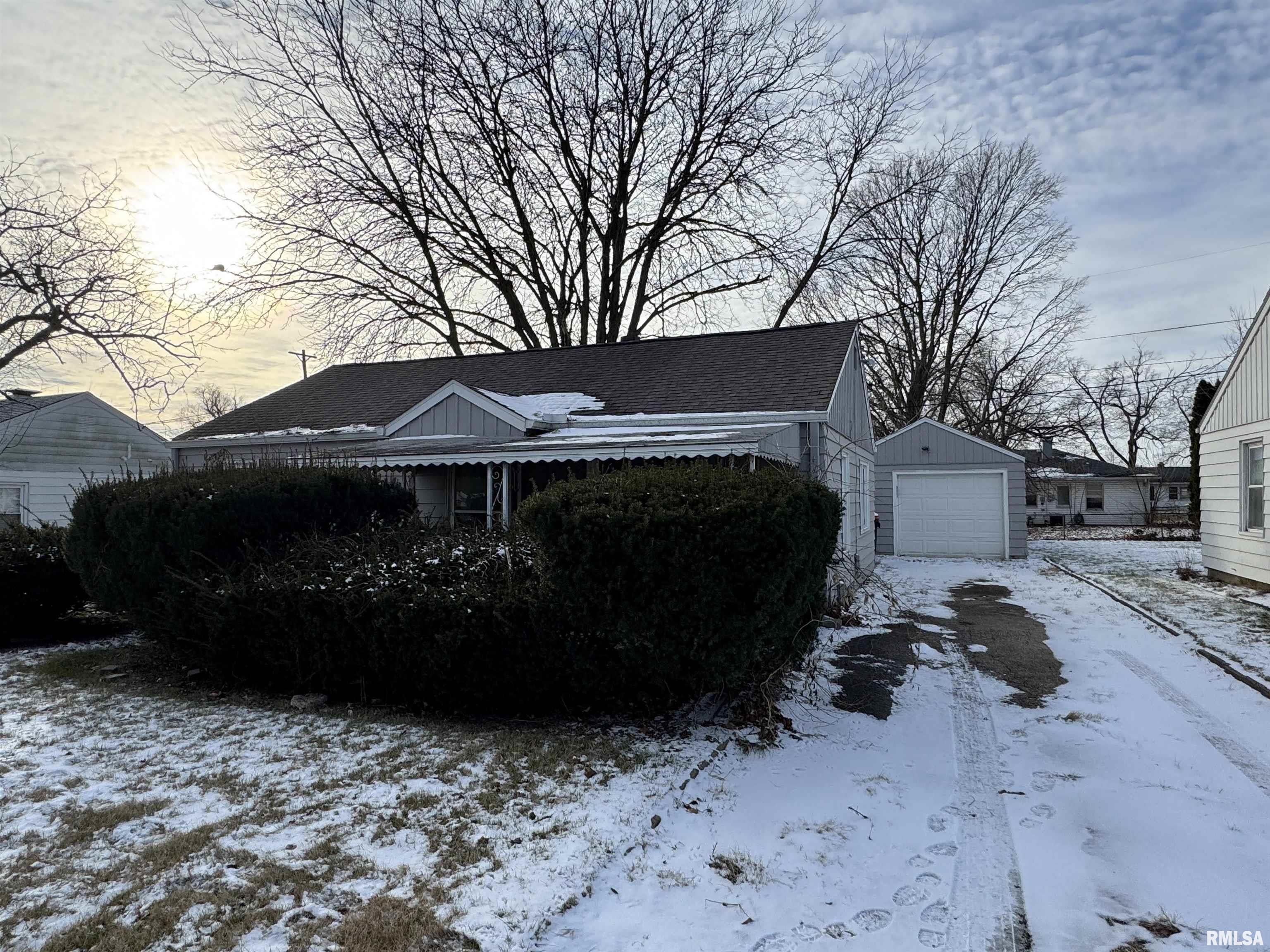 3011 North Mission Road Peoria, IL 61604 - Photo 1 of 13 Gallery Image 1
