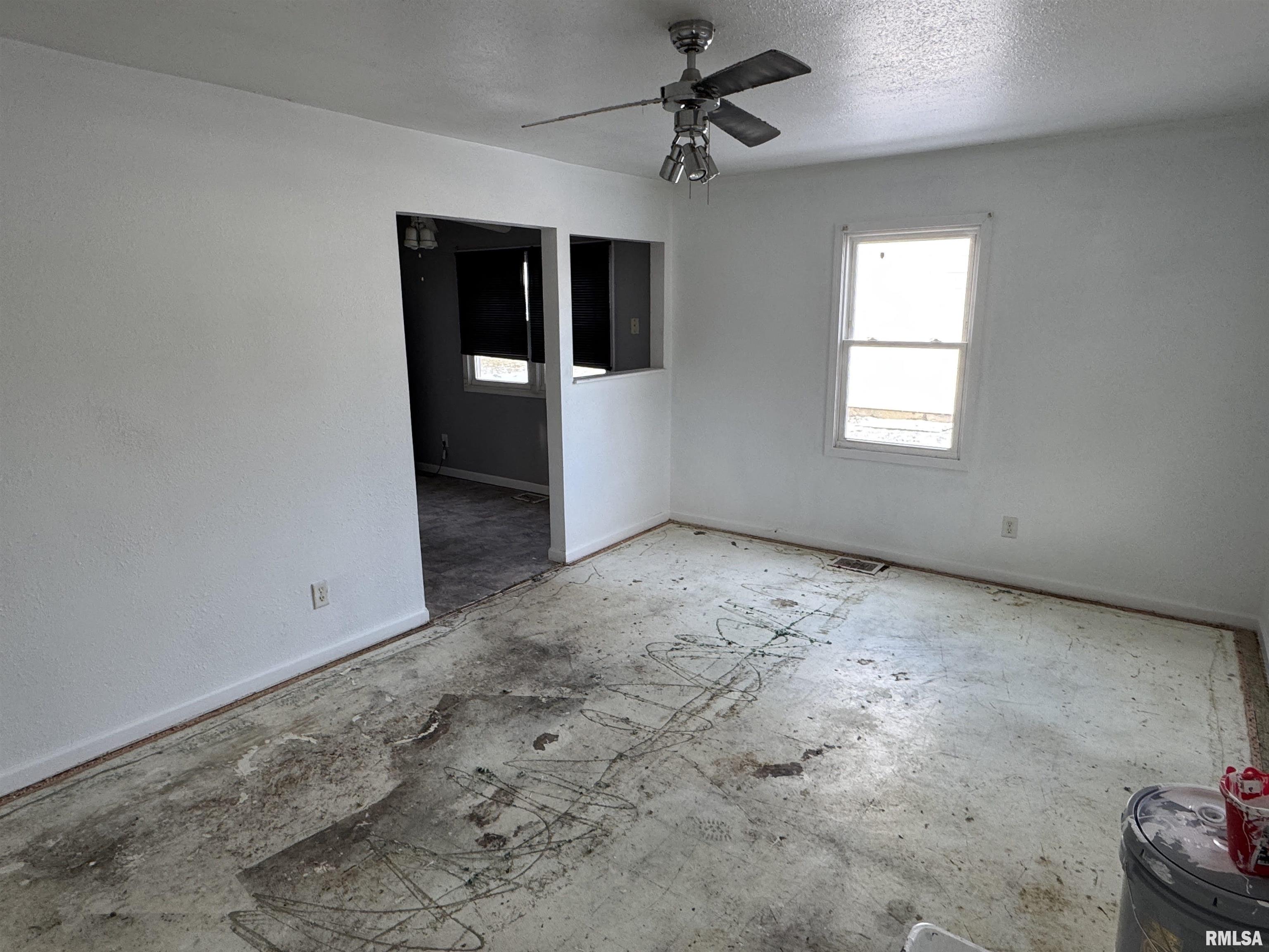 3011 North Mission Road Peoria, IL 61604 - Photo 3 of 13 Gallery Image 3