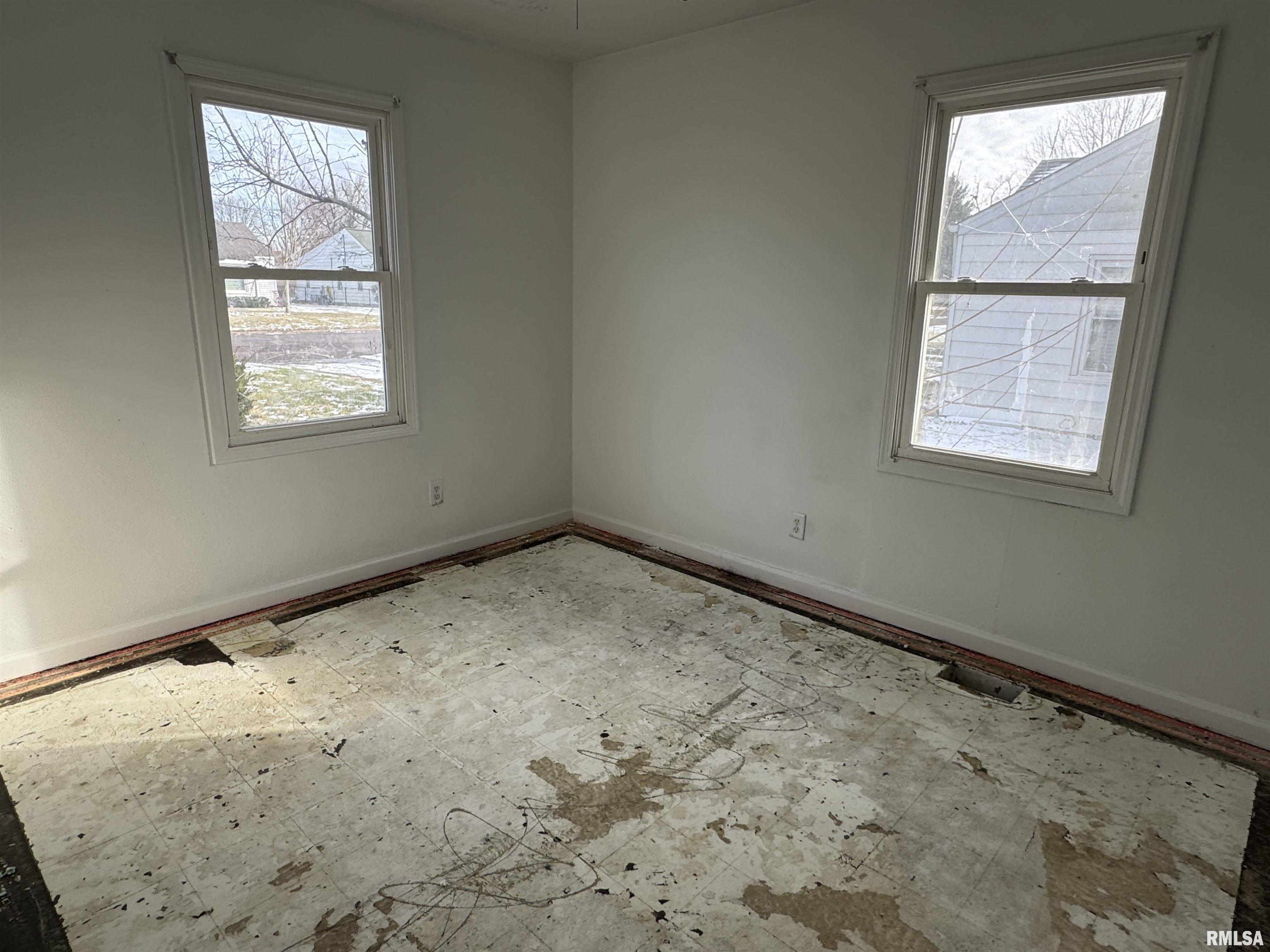 3011 North Mission Road Peoria, IL 61604 - Photo 9 of 13 Gallery Image 9
