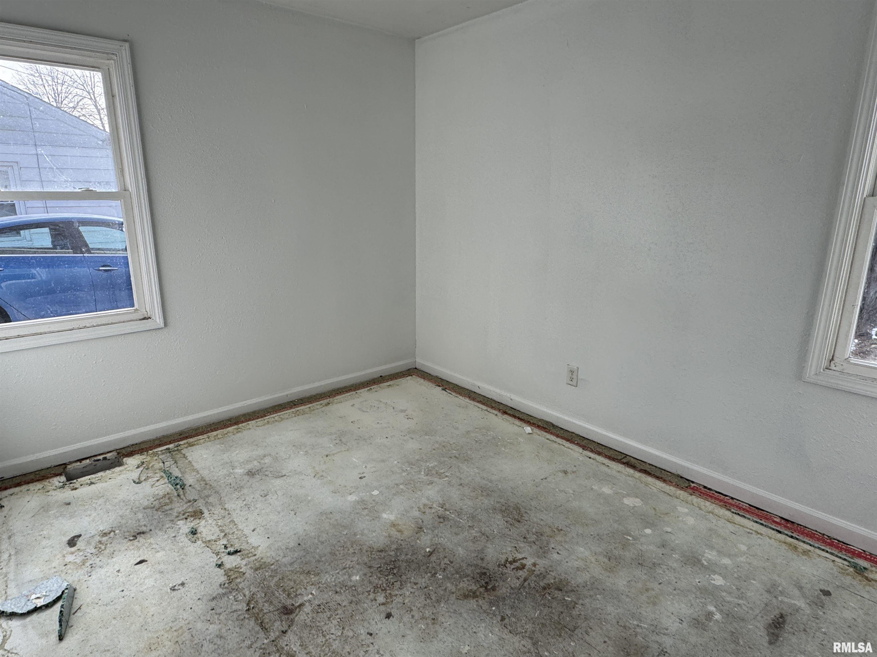 3011 North Mission Road Peoria, IL 61604 - Photo 10 of 13 Gallery Image 10