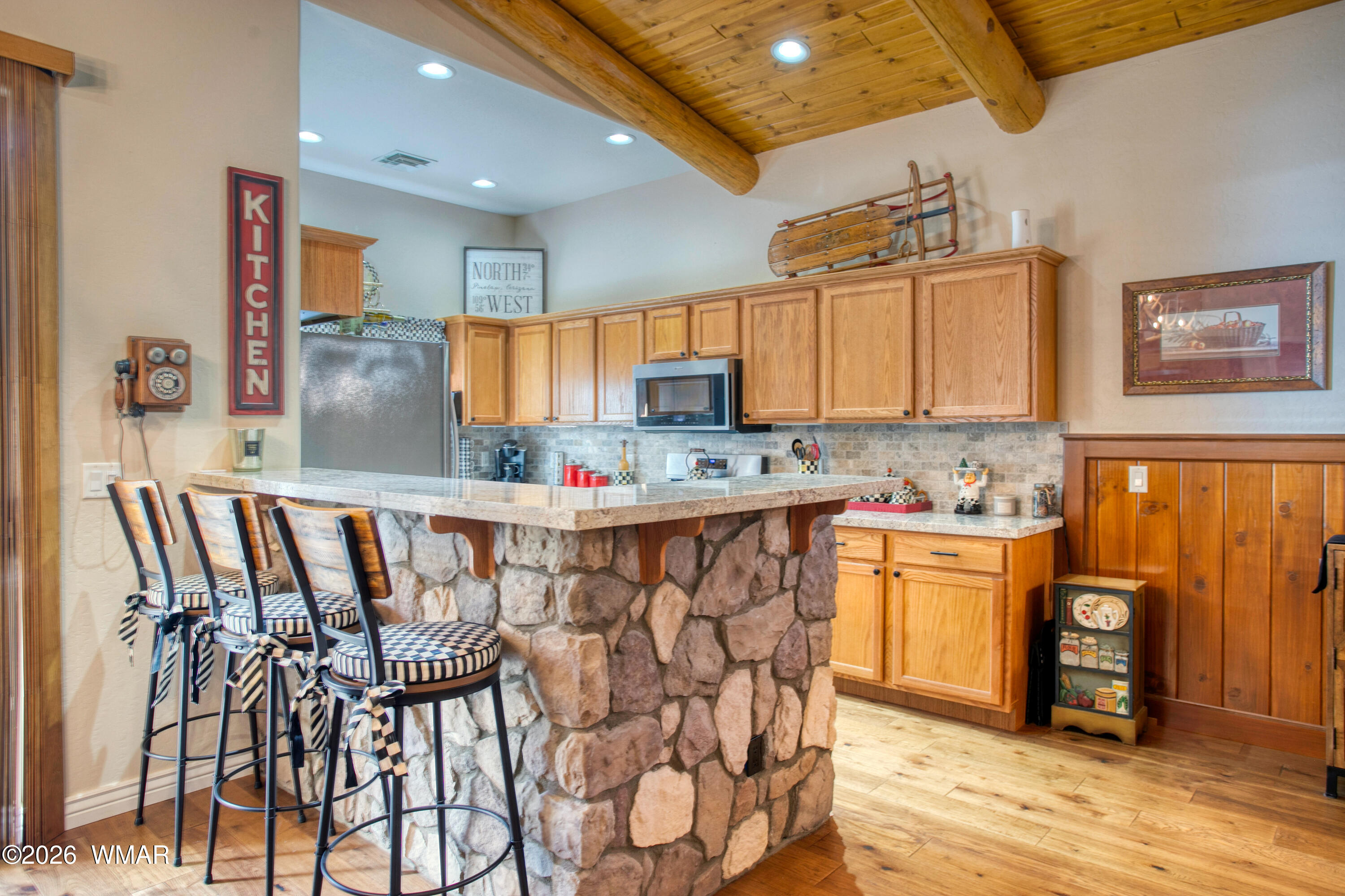 3005 Timber Line Road Pinetop, AZ 85935 - Photo 10 of 34 Kitchen breakfast bar
