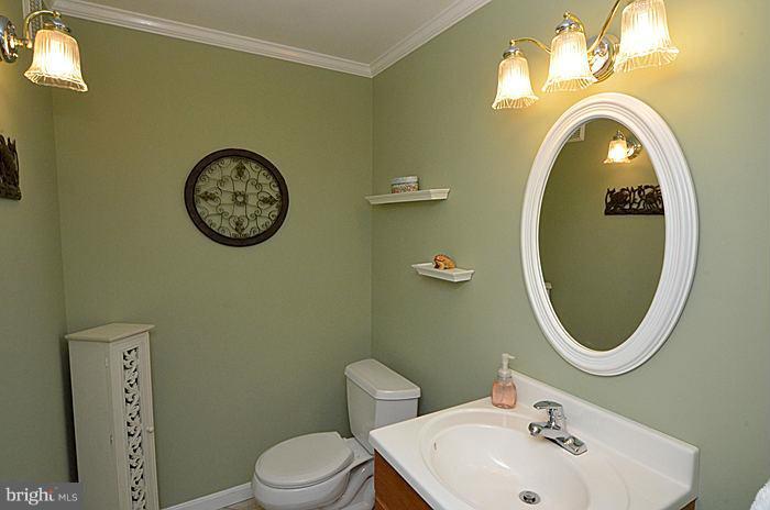 214 Granada Road Pasadena, MD 21122 - Photo 12 of 29 Bath