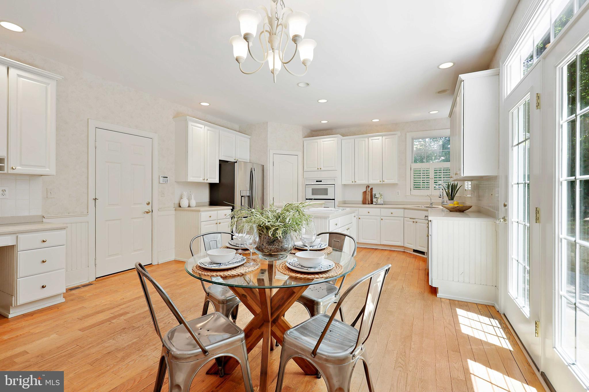 253 Woodard Road Arnold, MD 21012 - Photo 16 of 55 Eat in Kitchen