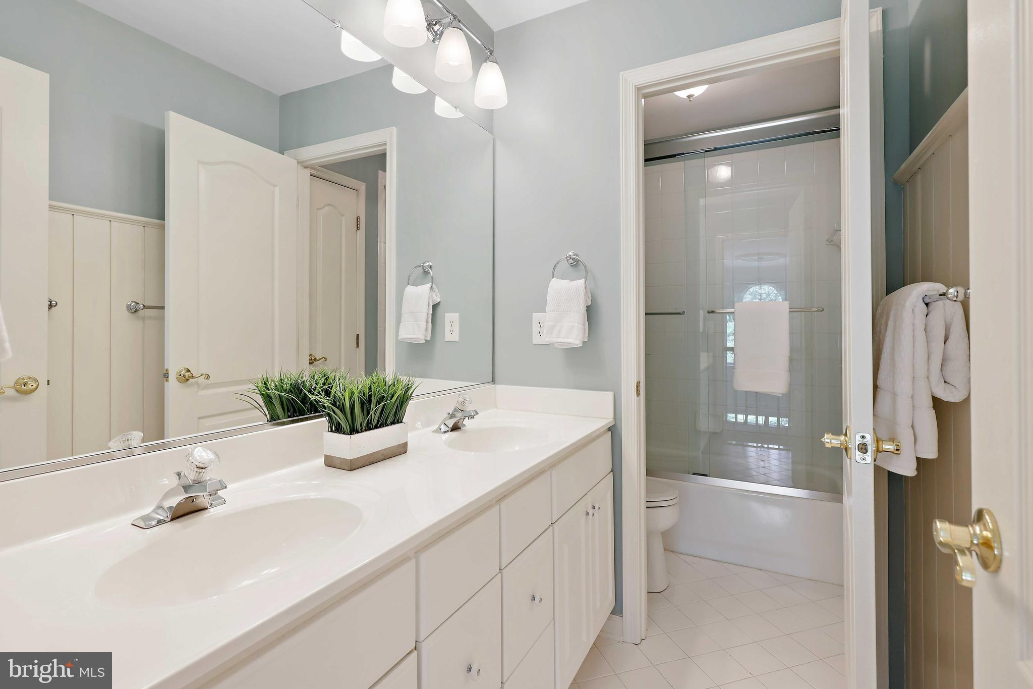 253 Woodard Road Arnold, MD 21012 - Photo 35 of 55 2nd Level full bathroom with double sink