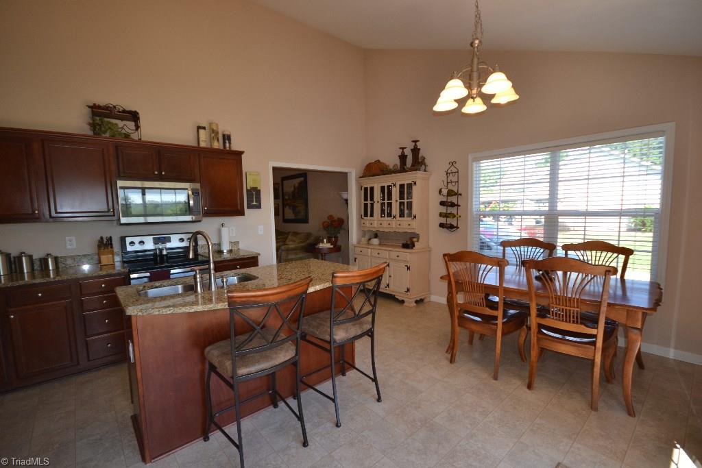 5104 Jordan Valley Road Trinity, NC 27370 - Photo 5 of 21 Kitchen - Eat-At-Bar