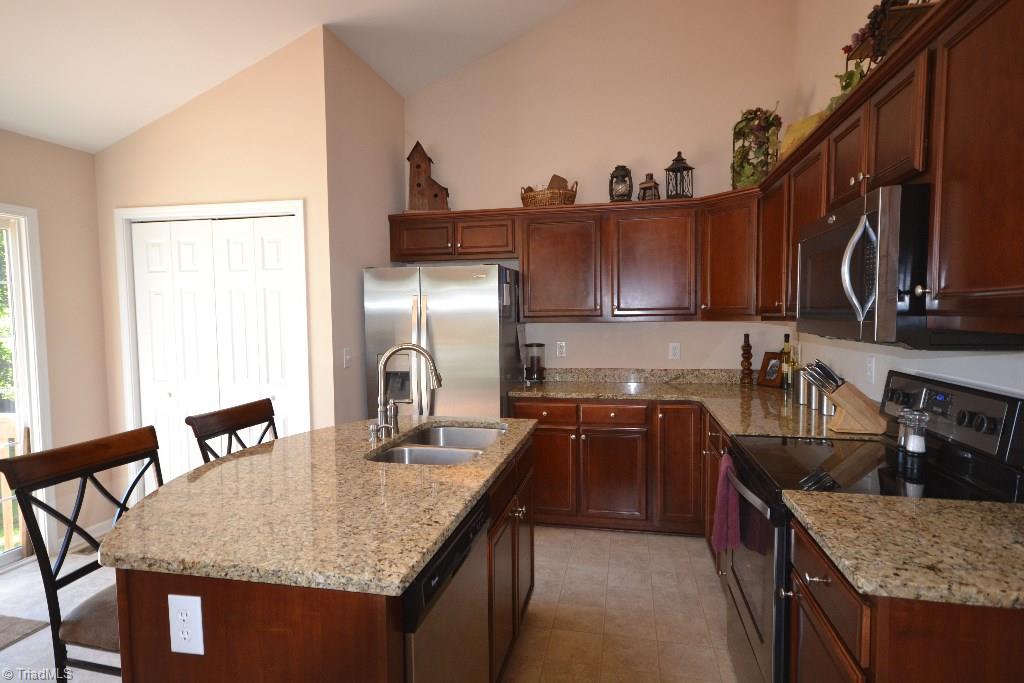 5104 Jordan Valley Road Trinity, NC 27370 - Photo 8 of 21 Kitchen