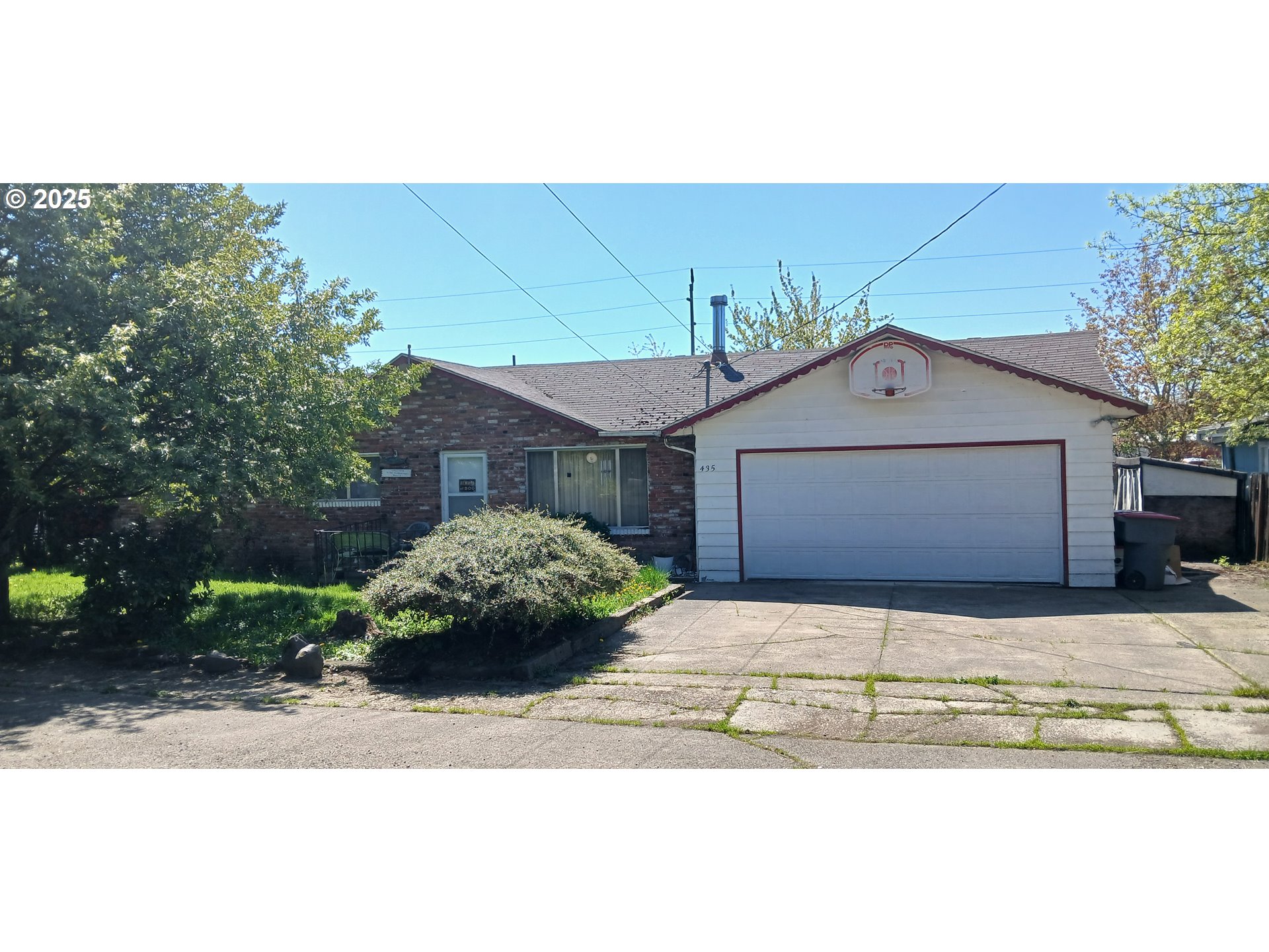 a house view with a outdoor space