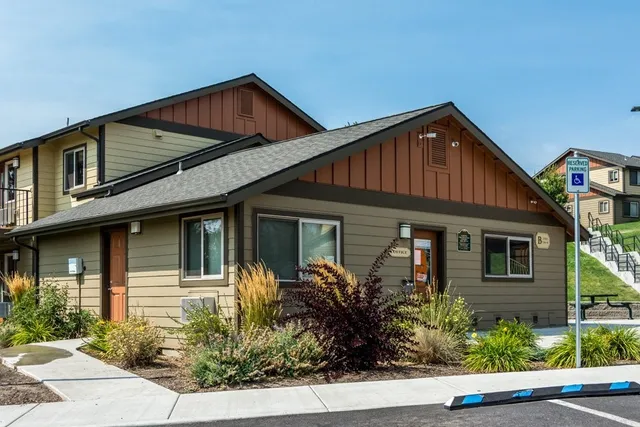 $917 | 410 Northeast Oak Street, Madras, OR 97741