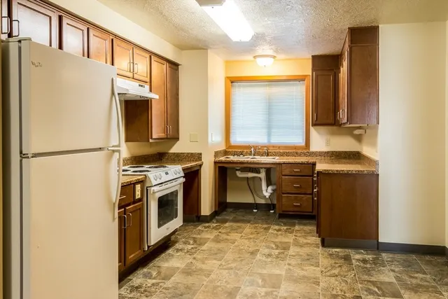 $917 | 410 Northeast Oak Street, Madras, OR 97741