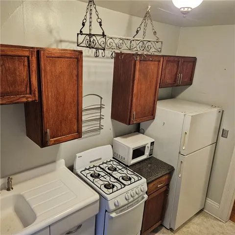 $1,400 | 108 Boardman Street, Rochester, NY 14607