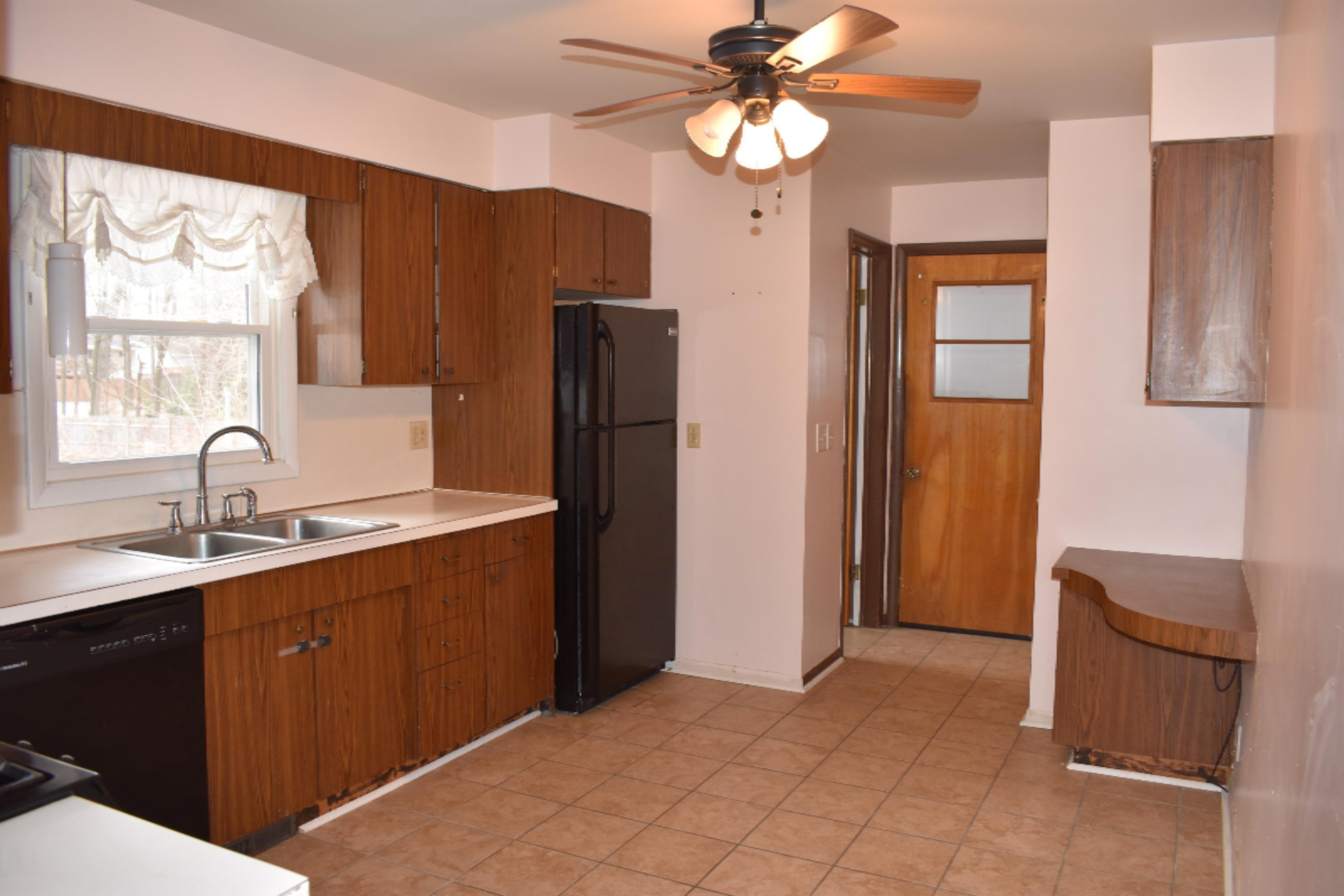 1225 Vesta Road Muskegon, MI 49445 - Photo 8 of 17 4