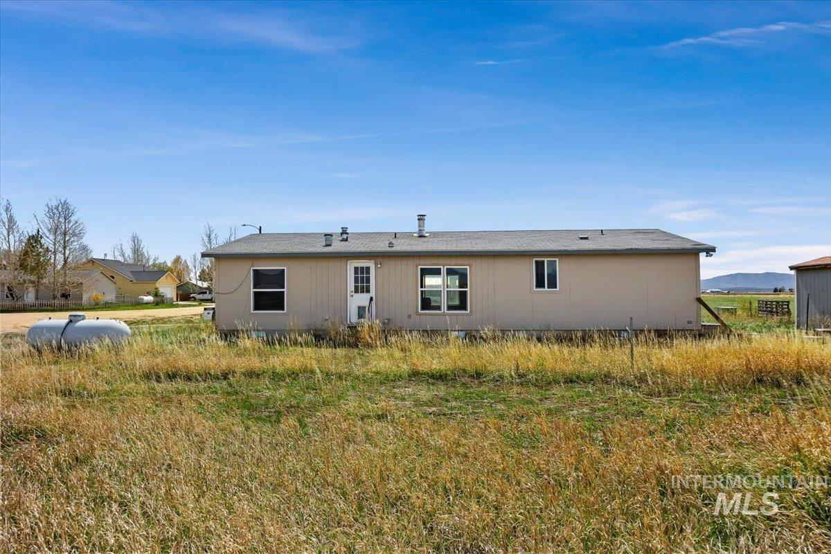 501 Timber Avenue Fairfield, ID 83327 - Photo 22 of 27 Rear view of house