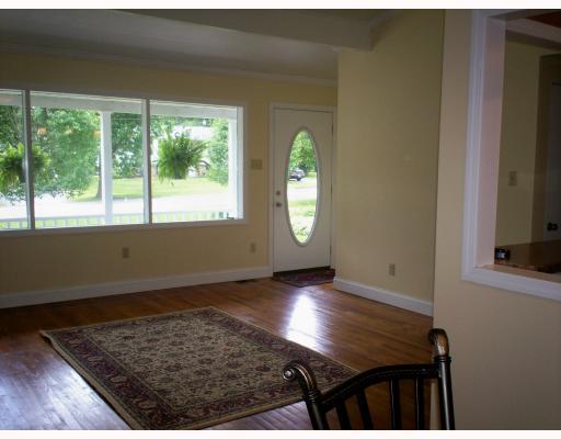 147 Shenango Road New Castle, PA 16105 - Photo 2 of 16 Living Room.
