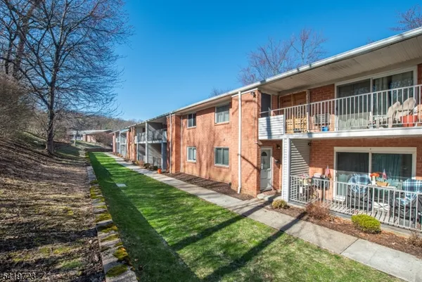$289,000 | 2350 State Route 10, Unit 9, Morris Plains, NJ 07950